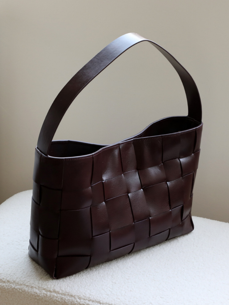 Elegant dark burgundy genuine leather hobo tote bag featuring a luxurious wide-weave texture and a comfortable everyday shoulder strap.