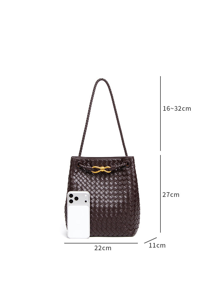 Size guide for woven vegan leather bucket bag measuring 22 cm by 11 cm by 27 cm